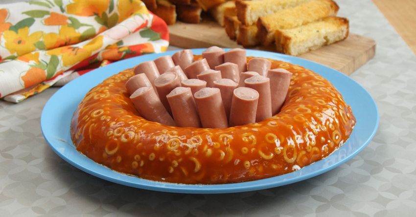 Spaghetti o jello with sausages
